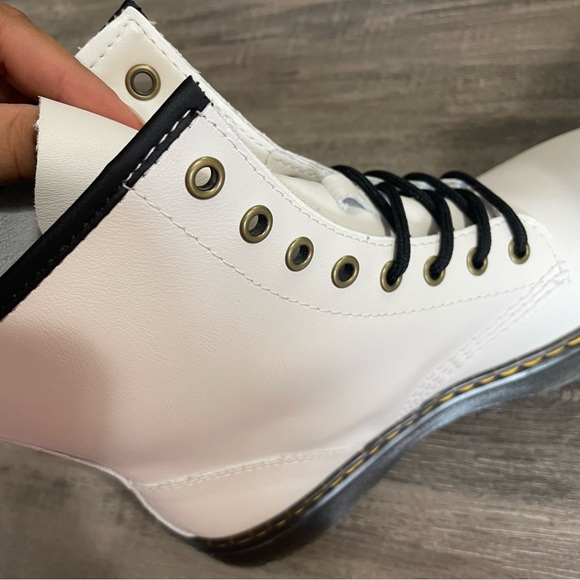 Dr. Martens Zavala 8 Eyelet Combat Boot NEW - Picture 10 of 10
